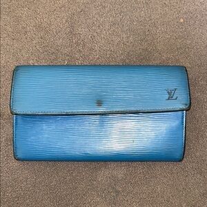Pre-Owned Louis Vuitton Epi Pochette Long Wallet in Toledo Blue
